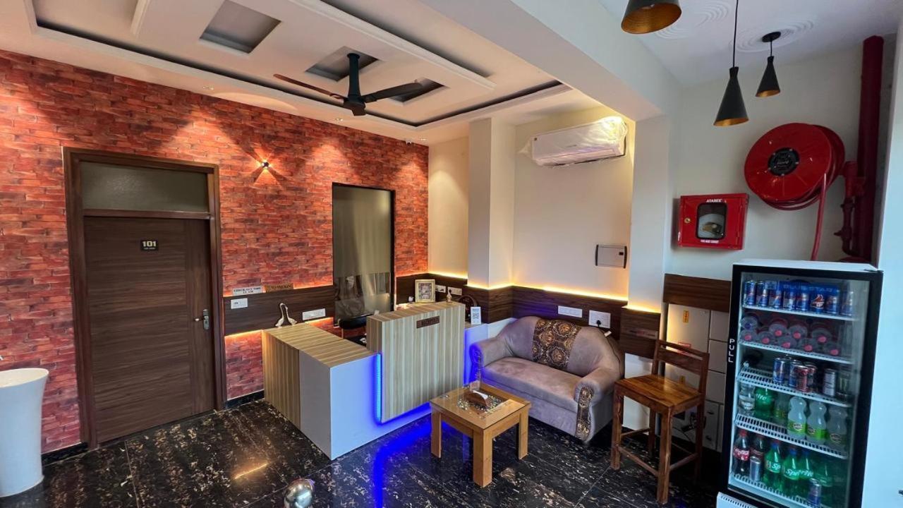 The Hotel Soho Zirakpur Bagian luar foto